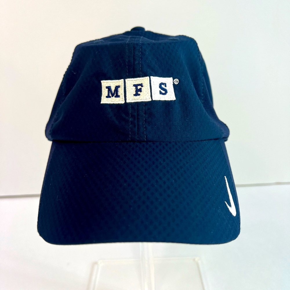 Nike dri-fit “Swoosh” golf hat, unisex cap one size adjustable EUC